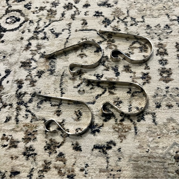 4 Piece Silver Metal Mantel Decor Hooks - Picture 5 of 5